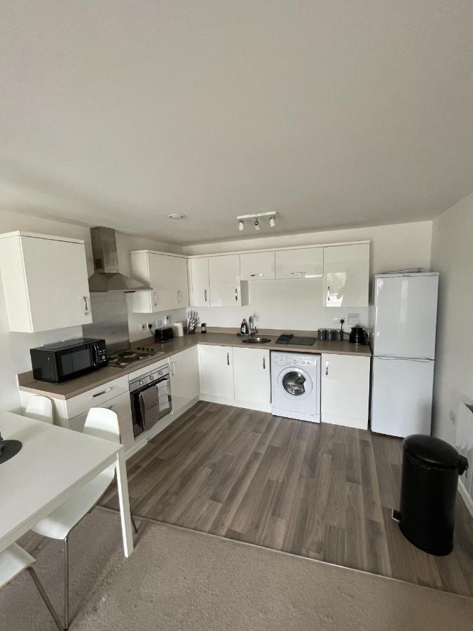 Modern 2-Bed Apartment In The Heart Of Salford Quays מראה חיצוני תמונה