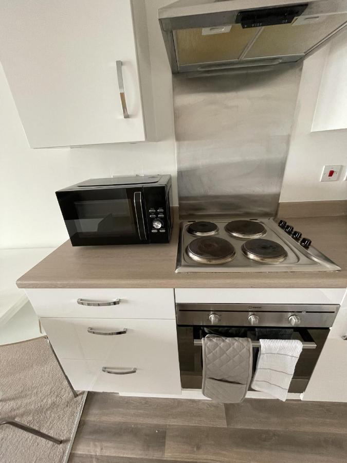 Modern 2-Bed Apartment In The Heart Of Salford Quays מראה חיצוני תמונה