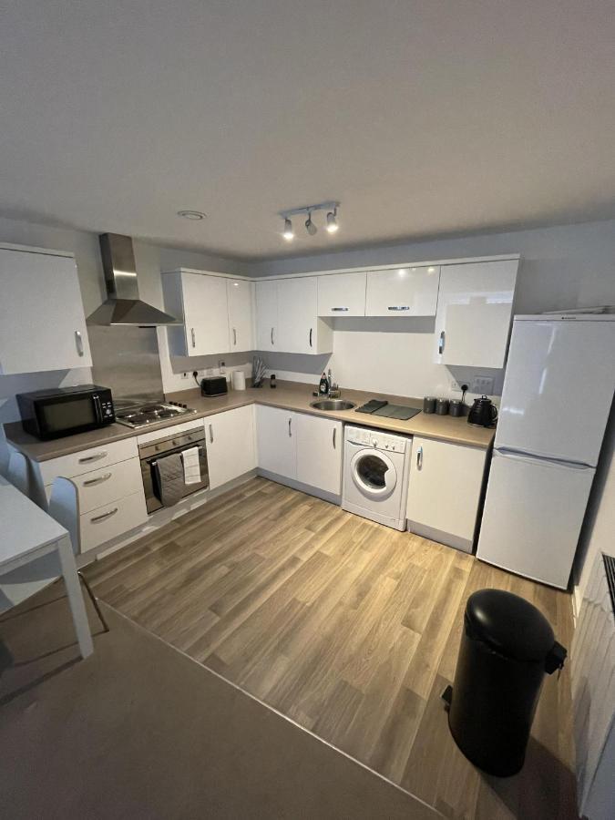 Modern 2-Bed Apartment In The Heart Of Salford Quays מראה חיצוני תמונה