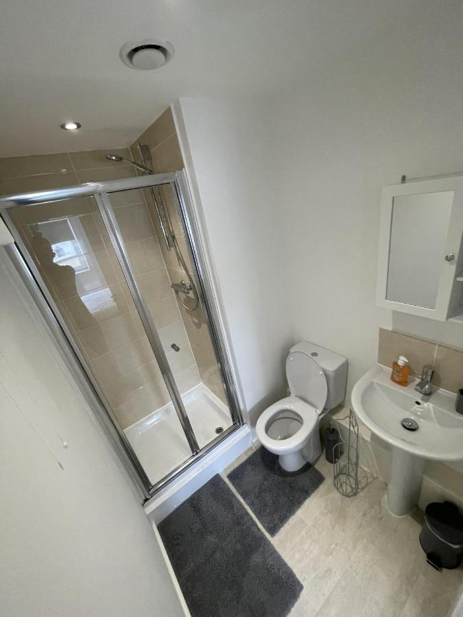 Modern 2-Bed Apartment In The Heart Of Salford Quays מראה חיצוני תמונה