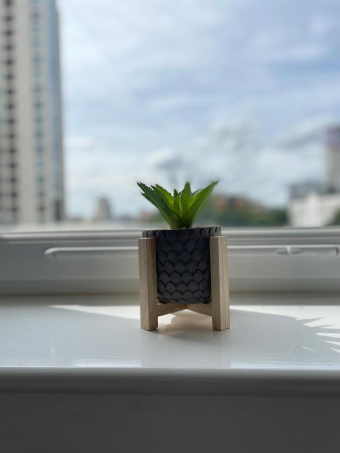 Modern 2-Bed Apartment In The Heart Of Salford Quays מראה חיצוני תמונה